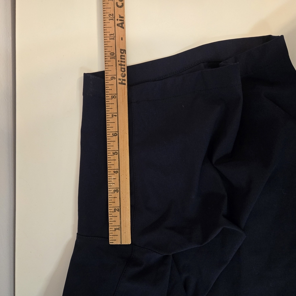 Lands' End Men's Navy Flat-Front Shorts - Picture 5 of 6